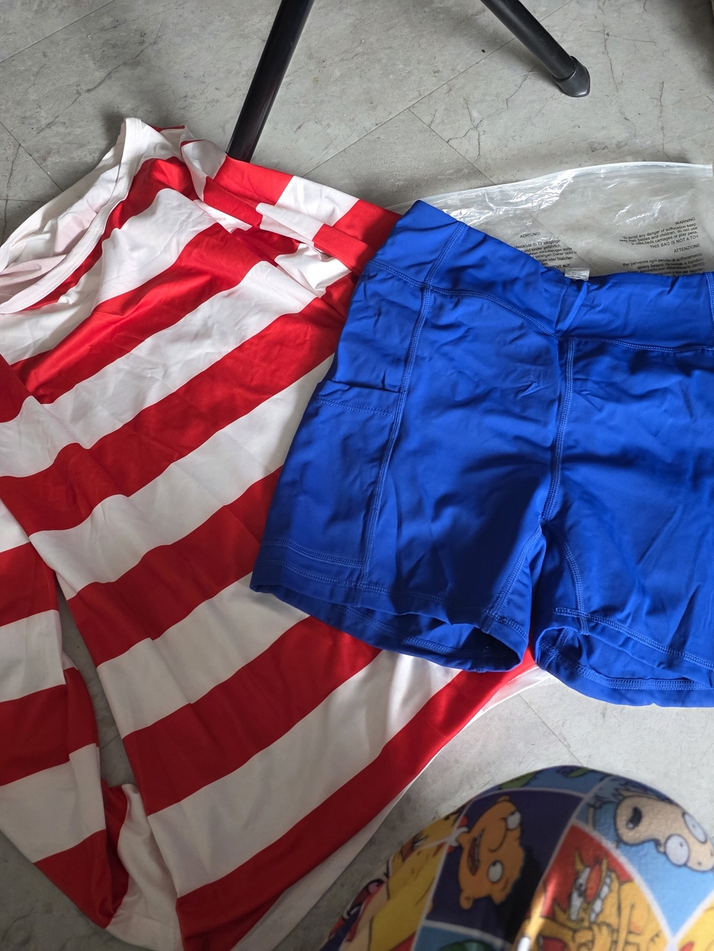 Womens Size Medium WHERES WALDO costume And Accessories